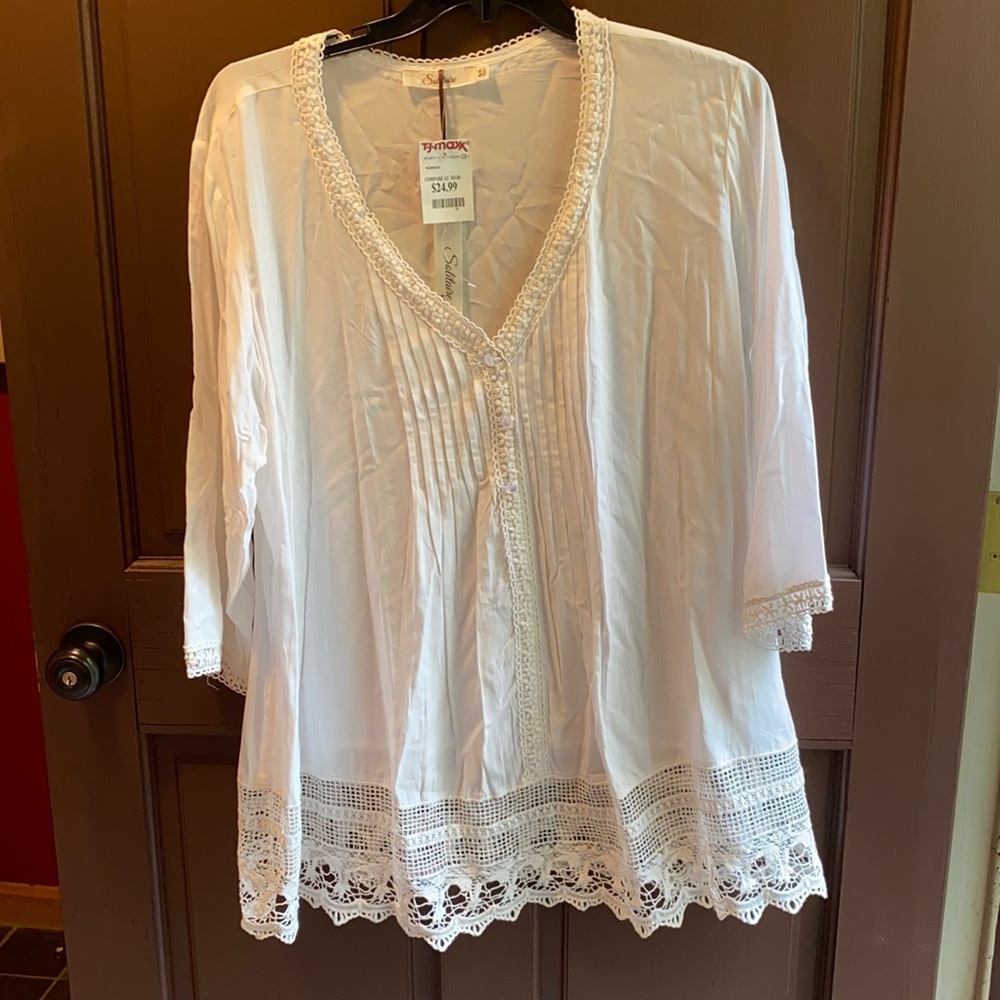Solitaire Lace trim blouse